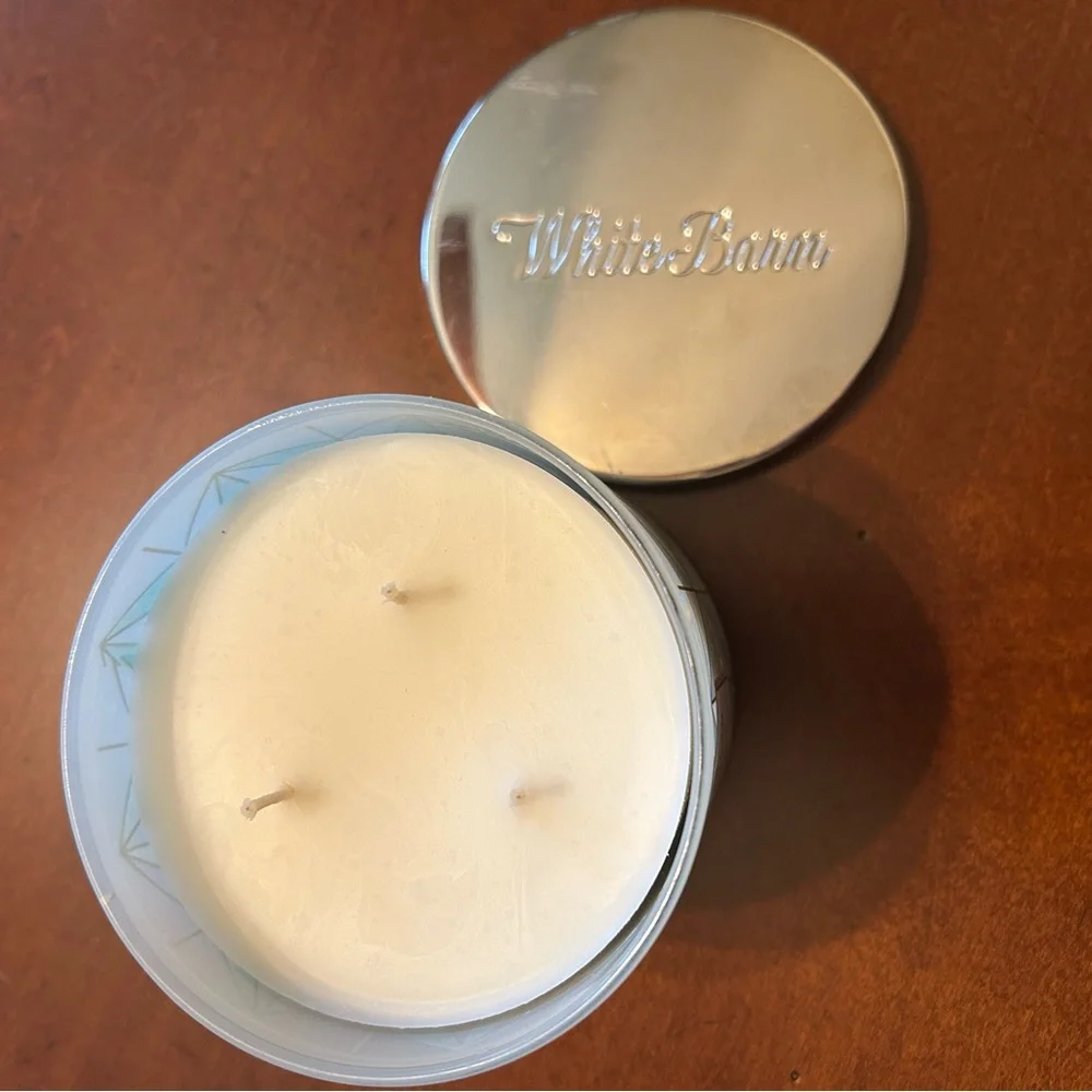 New Bath & Body Works White Barn Fresh Balsam 3 Wick Candle - Picture 3 of 3